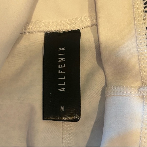 Allfenix size Medium Women's White and Black Patterned Leggings - Picture 3 of 6